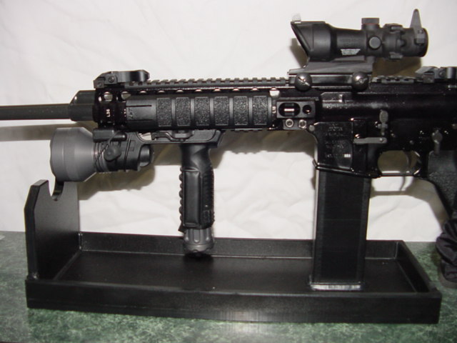 Stand for display or working on ar15 m16- with edges! display stand or for light work on any 223 mag well